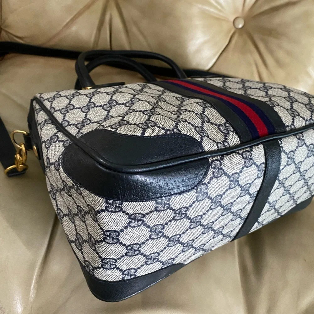 Stunning Vintage Gucci Unisex Messenger Bag Satchel GG Stripe Sherry